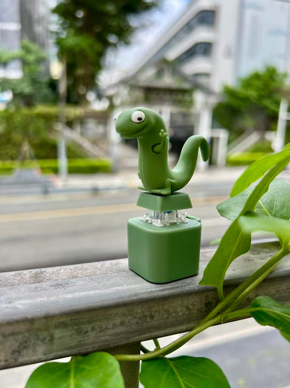 🦎 Lizard Keychain with Rechargeable LED Light & Realistic Croak